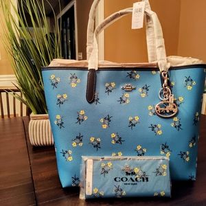 Authentic Coach Floral w/bow City Tote, Slim Wallet & Horse & Carriage Bundle